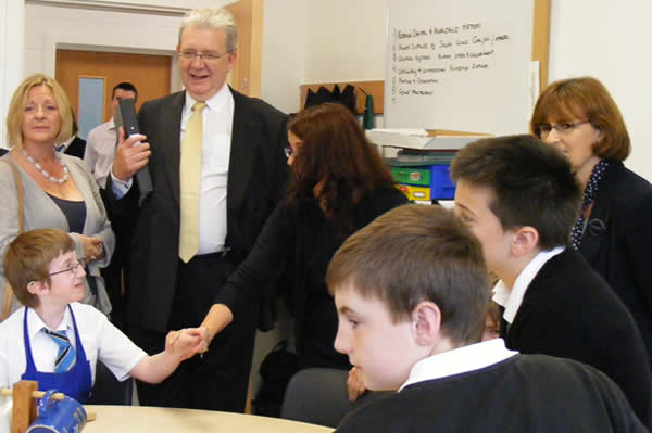Mike Russell talks with pupils